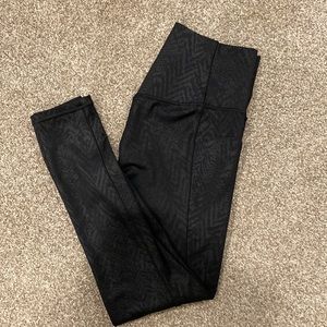 Athleta Salutation Stash Pocket, 7/8, SZ S, emboss print